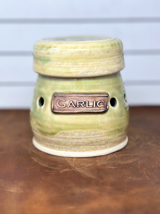 Garlic Keeper with Grater Lid