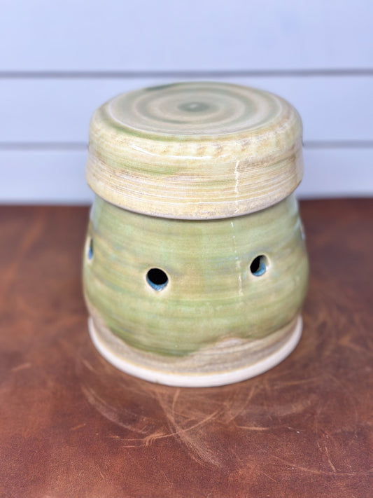 Garlic Keeper with Grater Lid